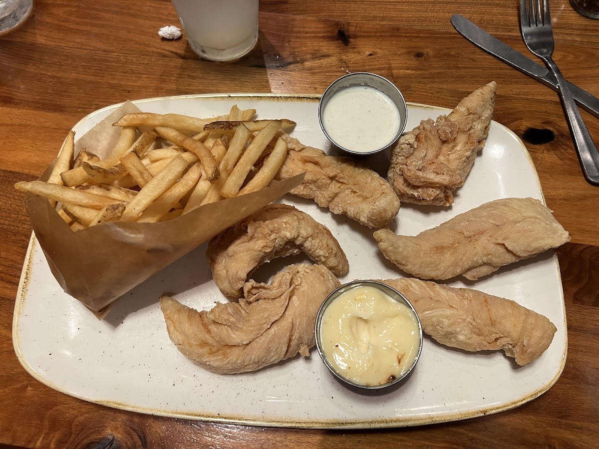 These chicken strips were nasty! No flavor. Just chicken tossed on rice flour and fried. 🤮