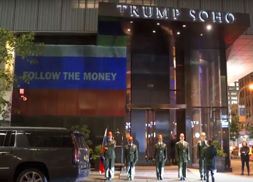Lik Vladimira Putina na fasadi hotela Tramp Soho (VIDEO)