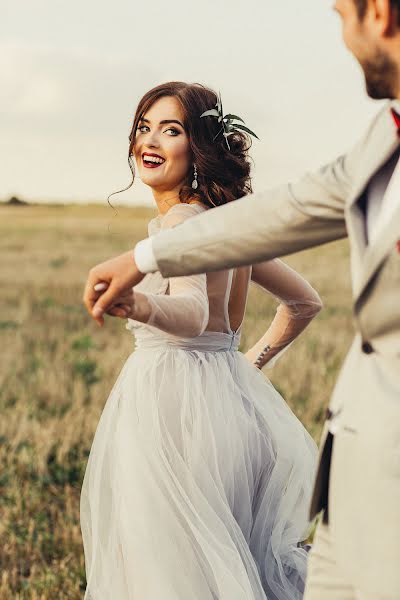 Fotógrafo de casamento Lidiya Sidorova (kroshkaliliboo). Foto de 15 de outubro 2015