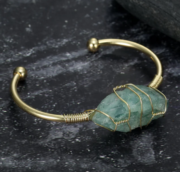 Asgard Bracelet en Pierre Précieuse Naturelle Faite à la Main. Beauté naturelle, style intemporel, sublimez votre poignet avec ce bijou unique et élégant.