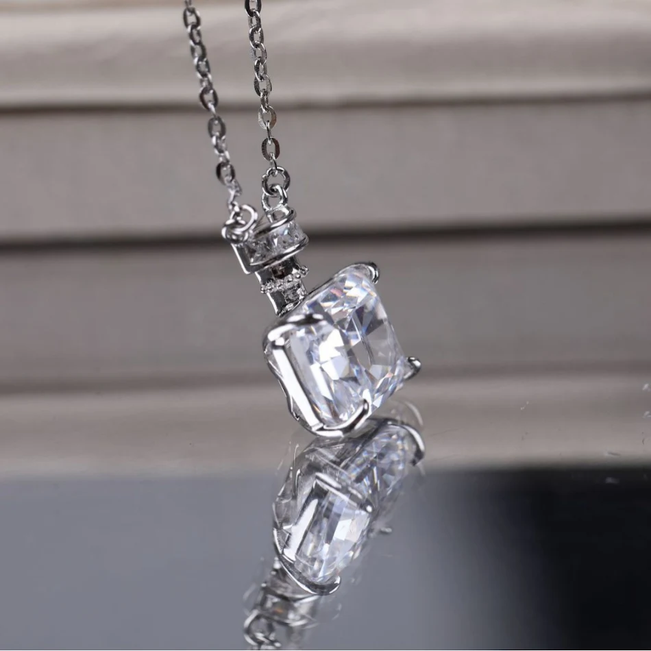 S925 geometrische hanger ketting, hoogwaardig en modieus. Voeg een vleugje elegantie toe aan je look met deze stijlvolle ketting.