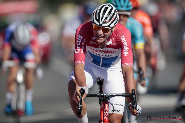 Opa Raymond Poulidor legt uit waarom Mathieu van der Poel zo uniek is: "Hij is beter dan ik"