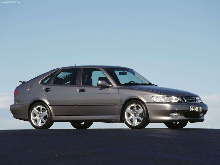 The ALU36 three-spoke doublewheel on a 9-3 Saab.