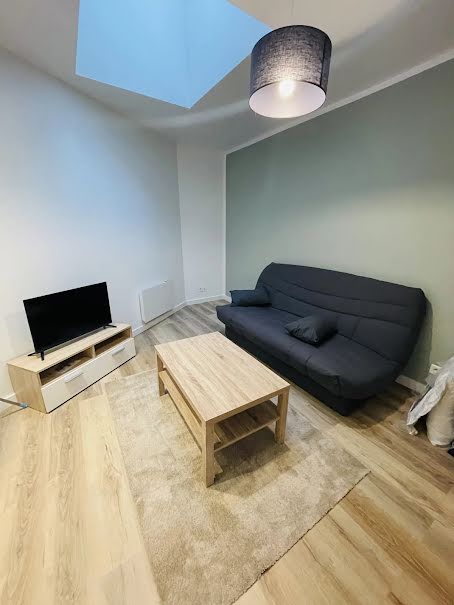 Location meublée appartement 1 pièce 14.54 m² à Saint-Quentin (02100), 410 €