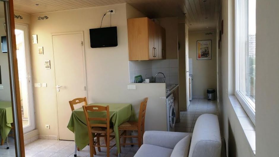 Location meublée appartement 1 pièce 25 m² à Marseille 7ème (13007), 880 €