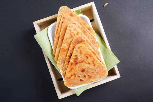 Whole Wheat Triangle Paratha (6 Pcs)