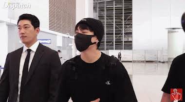 Soo Choi 💜 (REST) on X: Jungkook was carrying two big camera bags when he  came back in Korea today at airport. Jungkook's video camera 🎥 bag  collection! #TeenChoice #ChoiceFandom #BTSARMY @BTS_twt