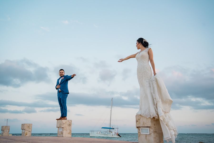 Fotografer pernikahan Luis Tovilla (loutovilla). Foto tanggal 31 Mei 2021