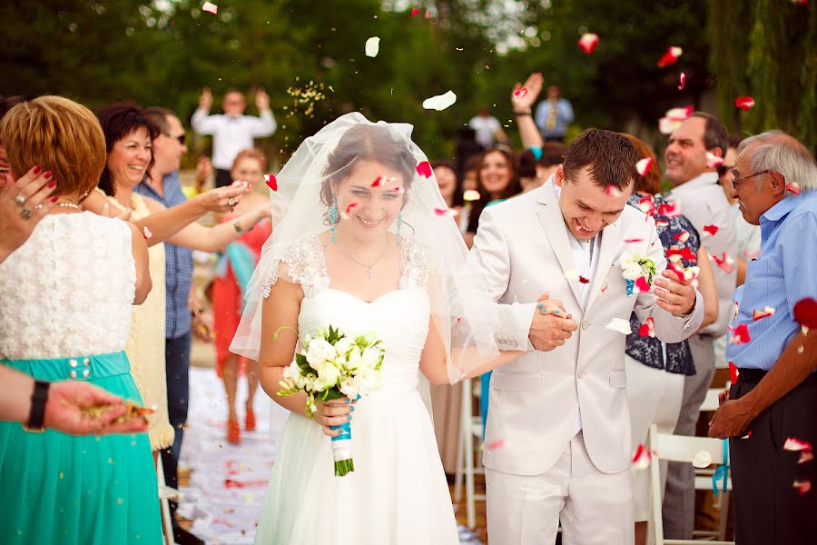 Fotógrafo de casamento Elena Trusova (raspberry). Foto de 11 de janeiro 2015