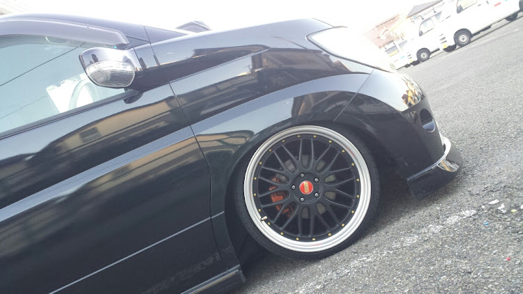 エルグランドのホイール交換・車高調整に関するカスタム事例の投稿画像3枚目