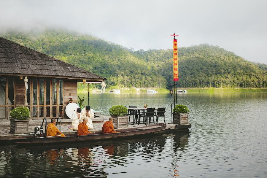 Jurufoto perkahwinan Suriyathepjuti Tinanop (suriyathepjuti). Foto pada 5 Julai 2018