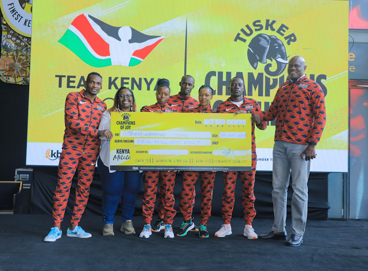 L-R: Boniface Mweresa, EABL Chief Finance Officer Rispher Ohaga, Zablon Ekwam, Maureen Thomas, Joan Cherono, Mike Mokamba and KBL MD MarK Ocitti