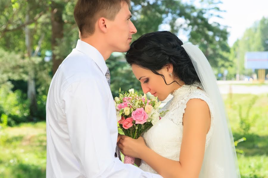 Fotógrafo de casamento Oleg Solovykh (romamtik). Foto de 11 de outubro 2014