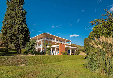 Villa avec piscine et terrasse 4