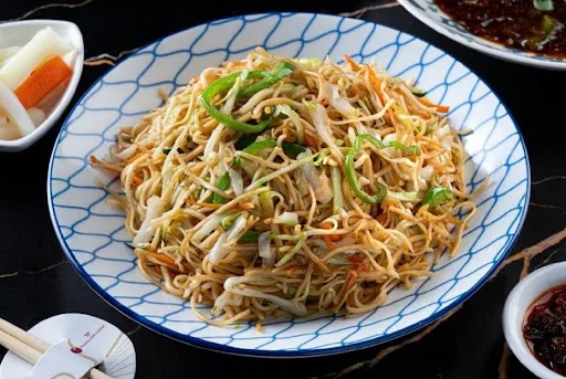 Wok Tossed Hakka Noodles Vegetable(Mc)