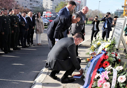Venci na mestu pogibije troje kineskih novinara u NATO bombardovanju 1999.