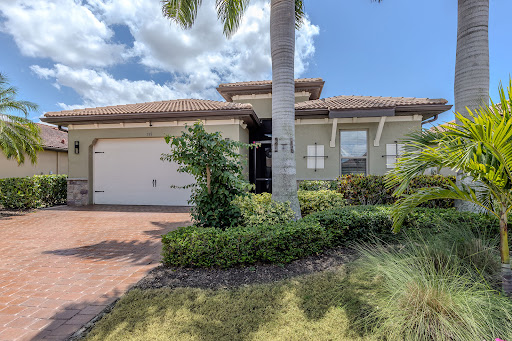 Buy this luxury property in Nokomis (United States) - Modern house with garage and lush garden
