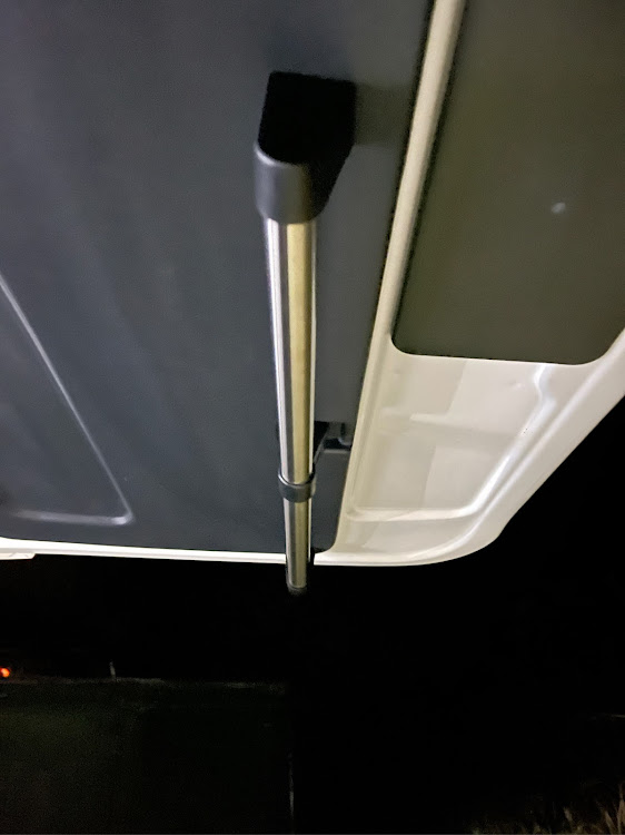 ハイエースバンのハイエース200系・車内快適化計画・クロスライドシリーズ・車中泊仕様に関するカスタム事例の投稿画像2枚目