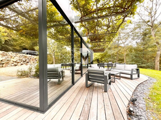 Maison contemporaine avec piscine et jardin 4