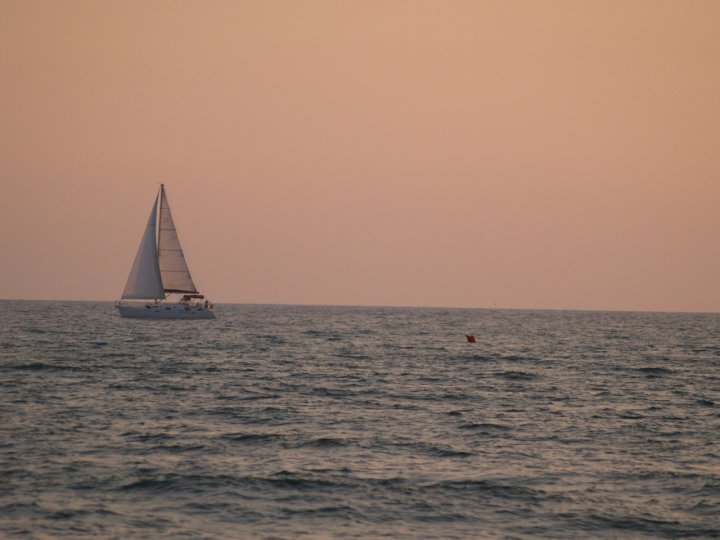 Barchetta al tramonto di fagu