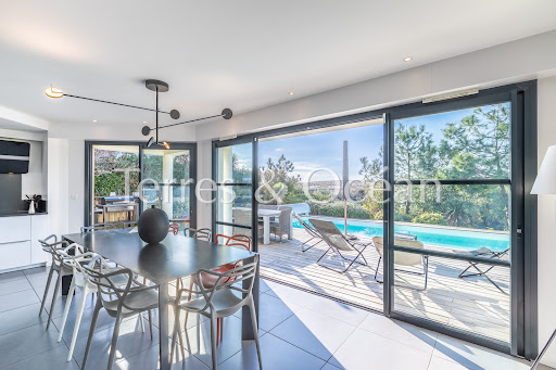 House with pool and terrace 4