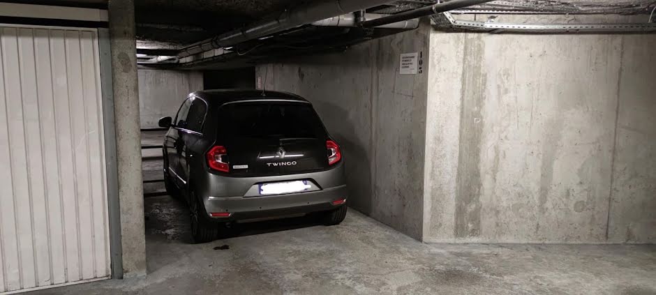 Vente parking  13 m² à Vaulx-en-Velin (69120), 9 000 €