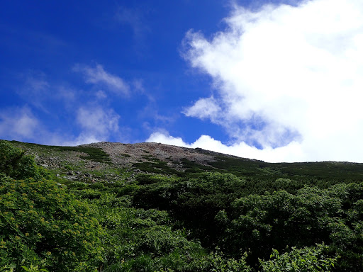 山頂に晴れ間