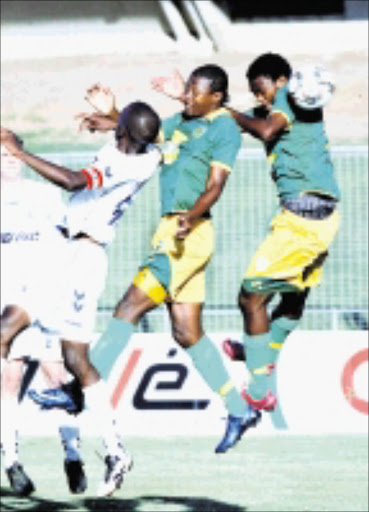 EYES WIDE SHUT: Tefu Mashamaite of Wits, left, in a blind aerial battle with Siyabonga Sangweni and Francia Kola. 04/04/2009. Pic. Sydney Mahlangu. © Backpagepix.