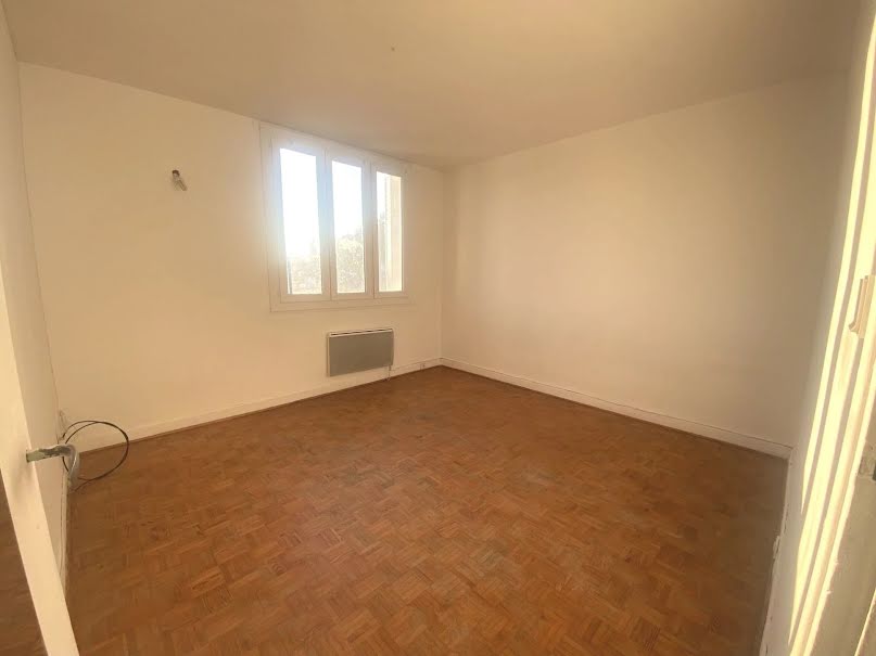 Location  appartement 1 pièce 26 m² à Montelimar (26200), 310 €