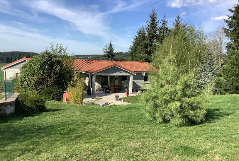  Vente Terrain + Maison - Terrain : 2 174m² - Maison : 200m² à Sainte-Sigolène (43600) 