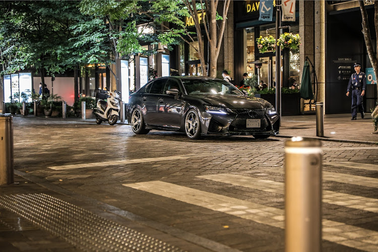 GS FのHNT会・徘徊日記・SEIBON カーボンボンネット・カーボンボンネットに変更に関するカスタム事例の投稿画像5枚目