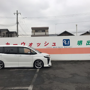 ヴォクシー ZRR80W