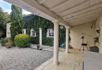 Maison avec piscine et terrasse 19