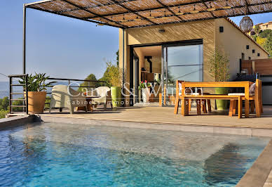 Villa with pool 10