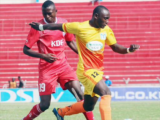 Ulinzi's Mbongi Omar (L) tries to stop Muhoroni Youth’s Paul Muchika in a past match