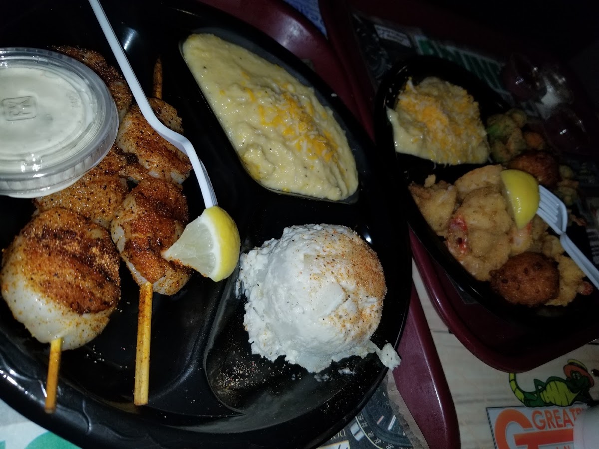 Grilled sea scallops and fried shrimp dinners