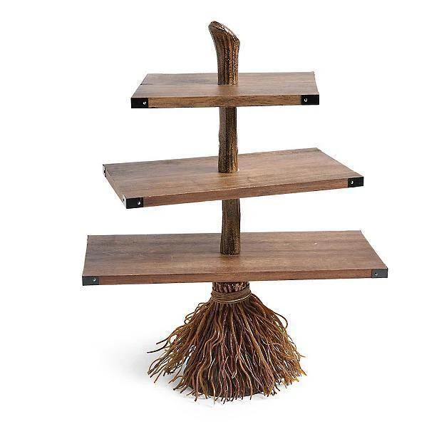Decoração de Halloween com raiz de árvore, mesa e vassoura. Novo produto artesanal em resina, perfeito para enfeitar sua festa.