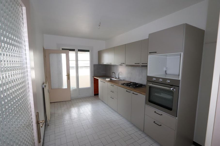 Location  appartement 4 pièces 81 m² à Tassin-la-Demi-Lune (69160), 1 330 €