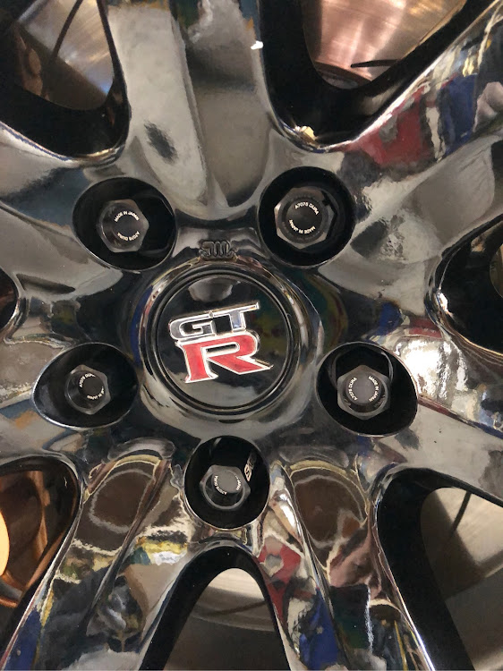 NISSAN GT-RのGTR・R35・ホイールナット交換に関するカスタム事例の投稿画像5枚目