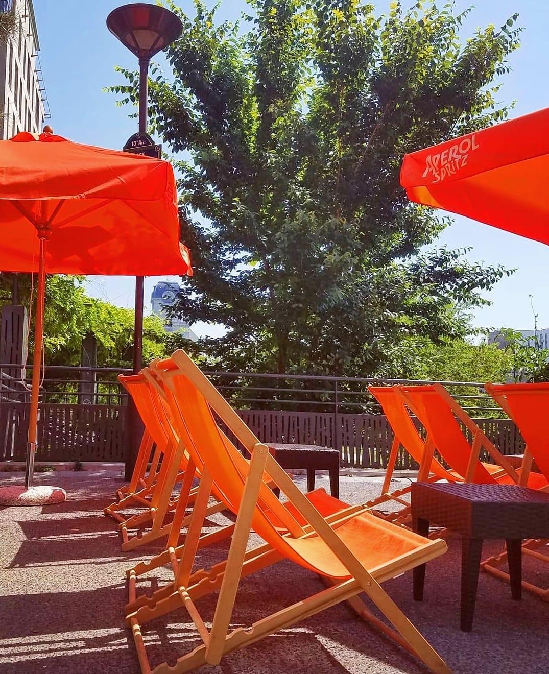Dupont Café Bibliothèque