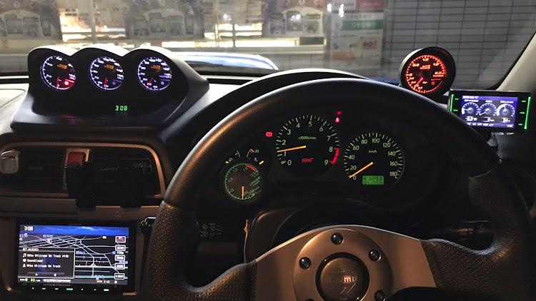 インプレッサ WRX STIの追加メーター・学生に関するカスタム事例の投稿画像1枚目