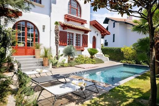 House with pool and garden 1