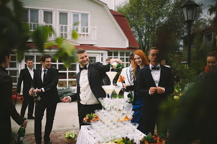 Hääkuvaaja Maks Rum (spyorange). Kuva otettu 25. joulukuuta 2016