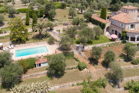 Villa with pool and garden