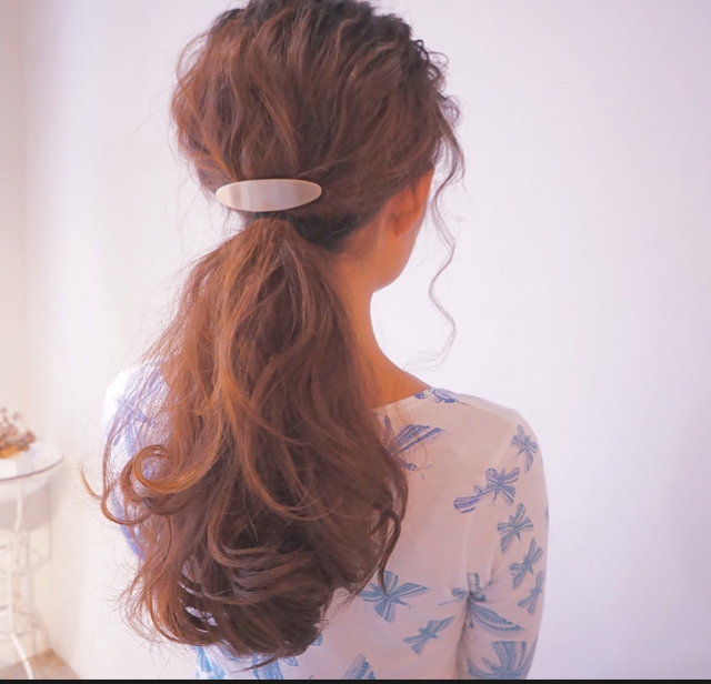 老け髪にさようなら 甘すぎない 可愛い大人のポニーテール Trill トリル