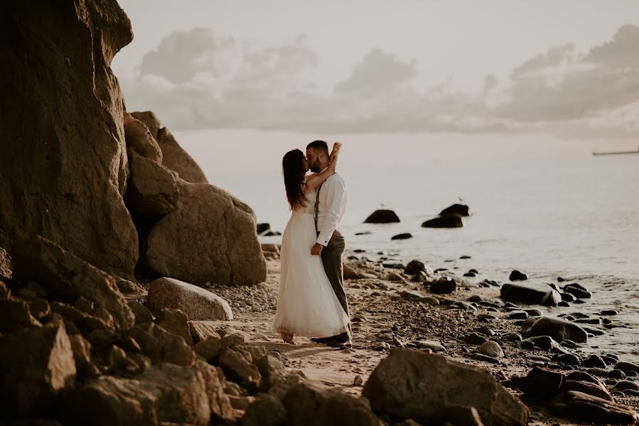 Fotógrafo de casamento Kamil Nadybał (maleszarestudio). Foto de 26 de agosto 2018