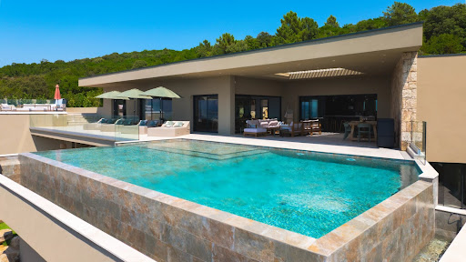 Villa avec piscine 1