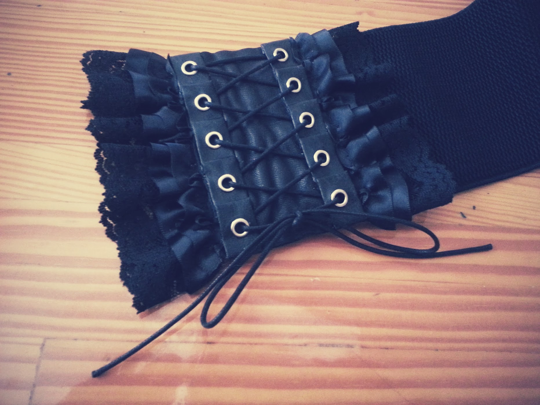 In-Progress: Waist Corset Belt Refashion - DIY Fashion Accessories | fafafoom.com