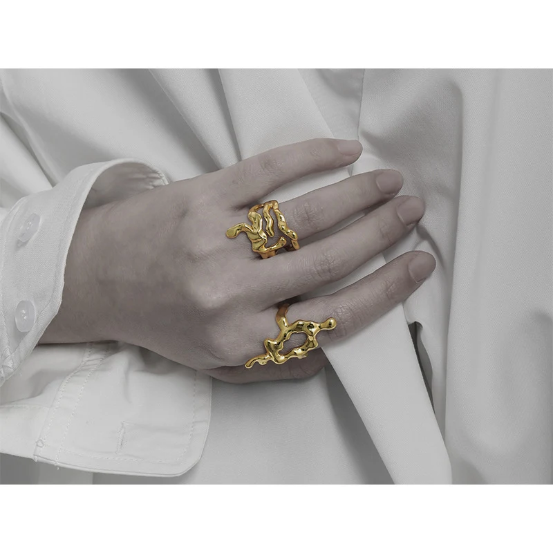Entry Lux Ring – Hoogwaardig, nieuw, overdreven en gepersonaliseerd hol ontwerp. Maak een statement met deze unieke ring.