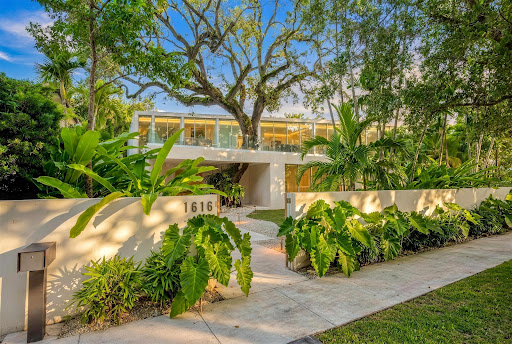 House with pool 5